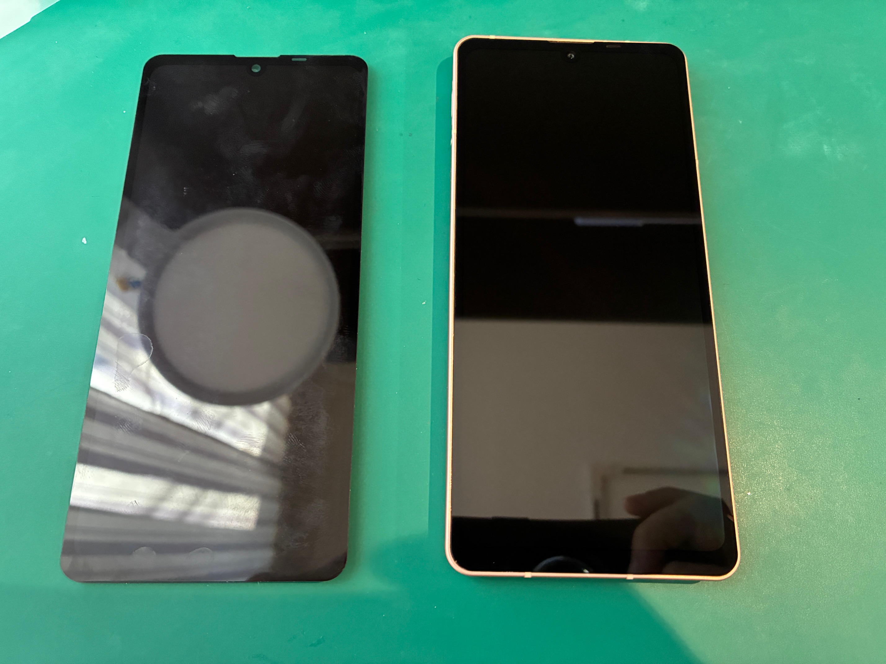 神戸市からお越しのお客様よりAQUOS sense6の画面交換をご依頼いただきました！